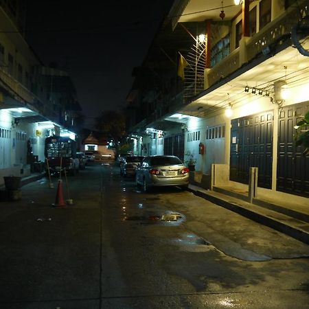 The Royal Thatien Village Bangkok Exterior foto